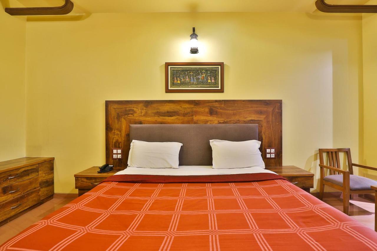 Palette - Hotel Ocean Inn Даман Екстериор снимка