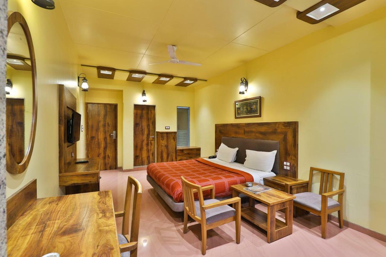 Palette - Hotel Ocean Inn Даман Екстериор снимка