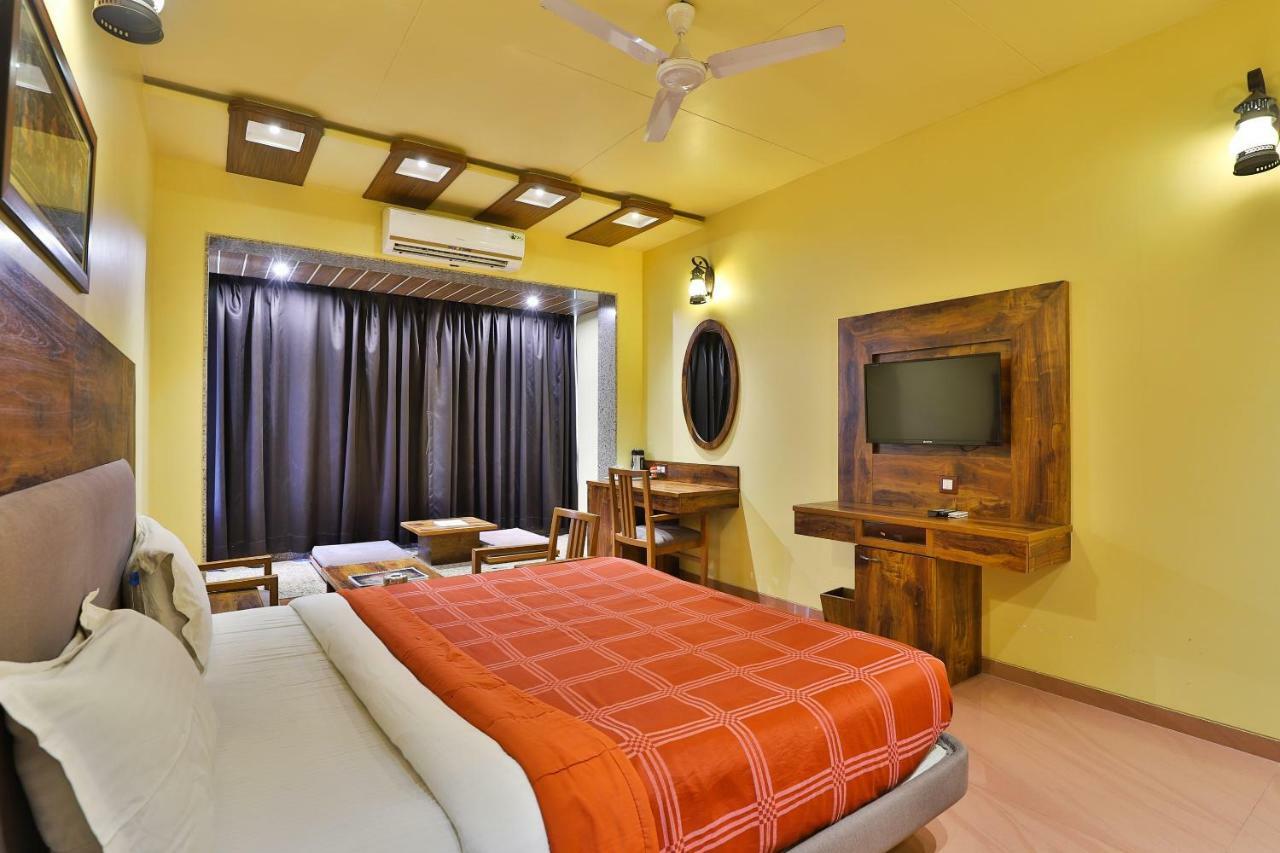 Palette - Hotel Ocean Inn Даман Екстериор снимка