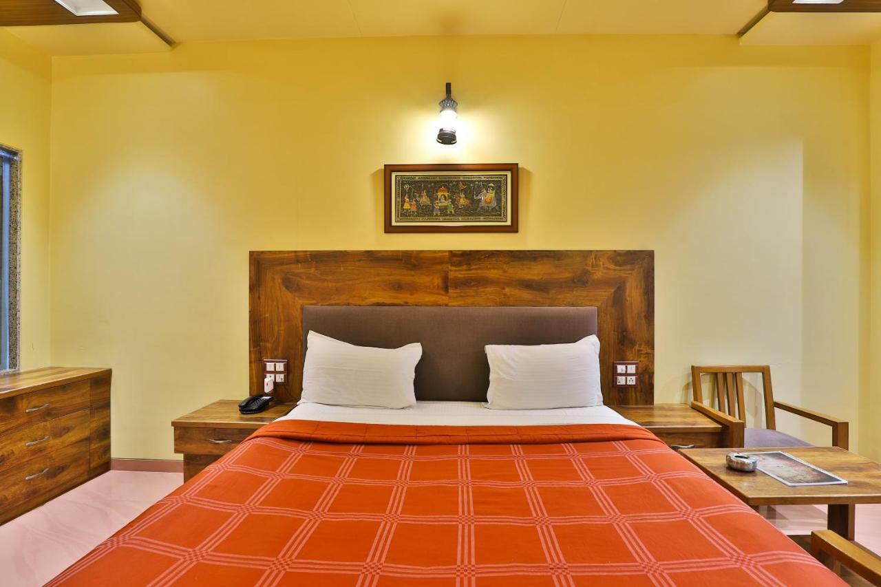 Palette - Hotel Ocean Inn Даман Екстериор снимка