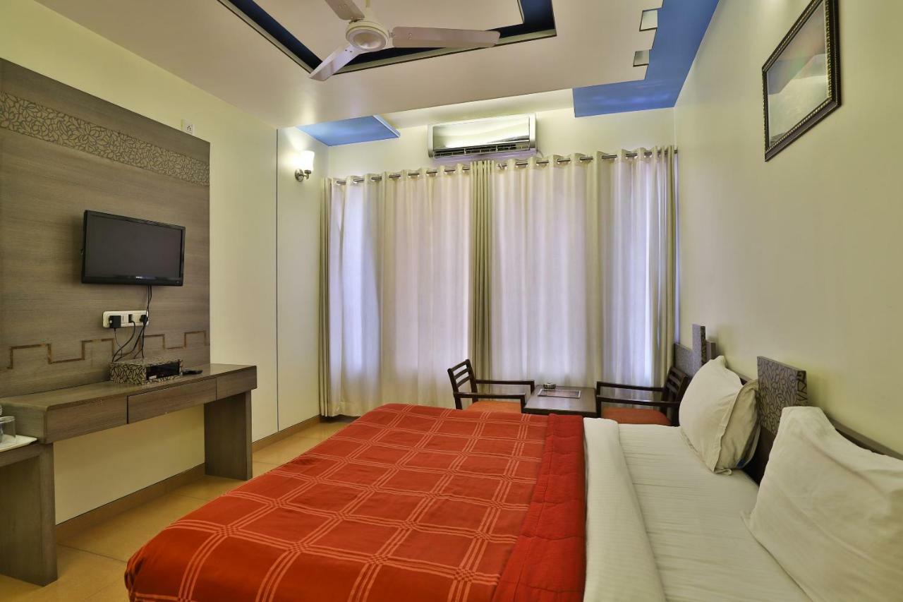 Palette - Hotel Ocean Inn Даман Екстериор снимка
